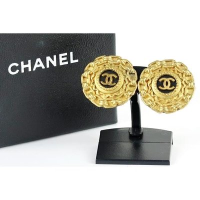 Chanel vintage香奈兒復古鈕釦造形圓形鐵鍊配黑色字母cc標誌金色古董夾式耳環 耳釦