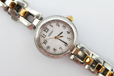 (小蔡二手挖寶網) 日本製 SEIKO 精工 光動能 石英錶 女錶 有行走 商品如圖 100元起標 無底價