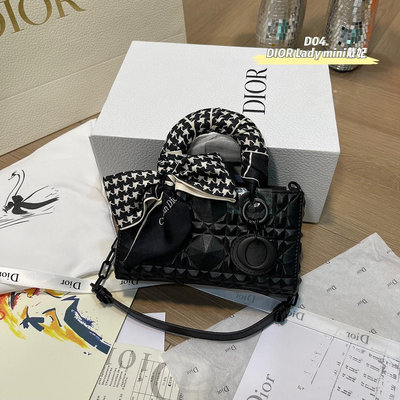 【二手包包】 Dior 迪奧 新品 mini戴妃Dior lady 新年換新包2023早春款新包型 兩根包 NO323587
