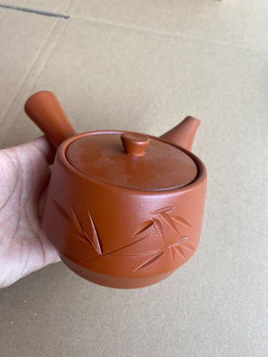 日本常滑燒側把急須 朱泥茶壺   帶款 球形出水口   竹紋