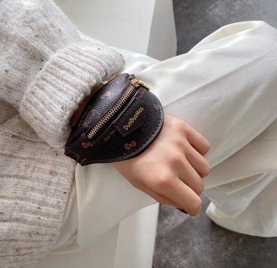 新潮流行LV款式風格可調節腕帶迷你小包包 情侶包 時尚包 手拿包