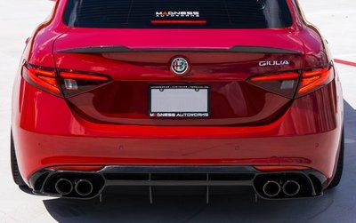 【耀天國際】Alfa Romeo Giulia P款 抽真空 碳纖維 四出 後下巴