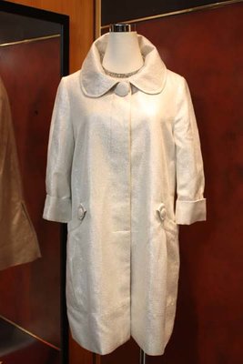 【性感貝貝1館】Hidesan 海蒂山 銀白色金屬光澤感風衣大衣外套，英國風格