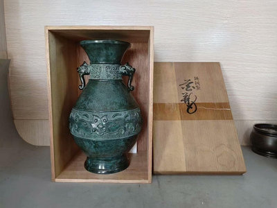 銅花瓶