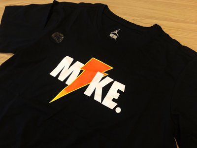 JFK JORDAN/GATORADE 聯名限定版T恤 LIKE MIKE 黑底/閃電LOGO配色