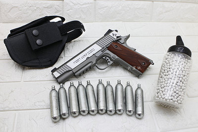 台南 武星級 CYBERGUN M1911 CO2槍 附手槍盒 + CO2小鋼瓶 + 奶瓶 + 槍套 ( BB槍COLT
