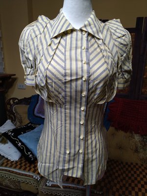 品牌韓版鵝黃造型袖子腰身線條上衣S號111-511