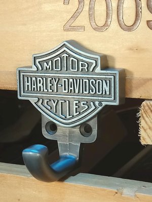HARLEY-DAVIDSON哈雷商標鑄鐵壁掛勾：哈雷 重機車 商標 品牌 鑄鐵 壁掛勾 居家 家飾 收藏 禮品