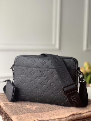 二手Louis Vuitton LV Duo 圖案壓紋郵差包 M69827