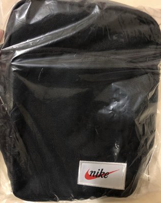 全新正品 Nike Heritage Smit Label 黑 側背包Logo 肩背包 BA5809-010