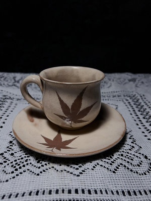 日瓷萩燒滿冰裂陶花咖啡杯楓葉圖案 很獨特