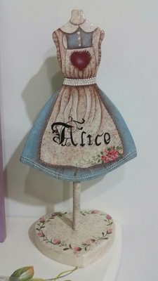 玉兒園~木器彩繪愛麗絲人型立架，可掛項鍊，鄉村風民宿最愛純手繪