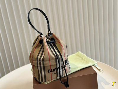 【二手包包】BURBERRY（）巴寶莉最新款水桶包實用耐久的 水桶包 牛皮 四季必備 林心如等各大明星同款 NO67026