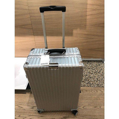 RIMOWA CLASSIC Check-In M 新款27吋託運行李箱。CLASSIC Check-In M。