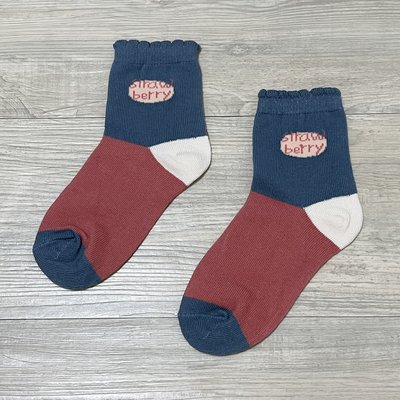 全新現貨～童襪 襪子 色塊拼接英文字母 女童襪 6～8歲 兒童 建議腳長18～20公分