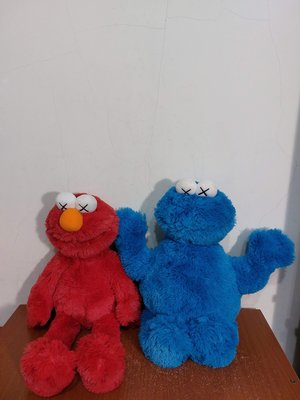KAWS x Sesame Street x UNIQLO 芝麻街 Elmo Cookie Monster 大型娃娃