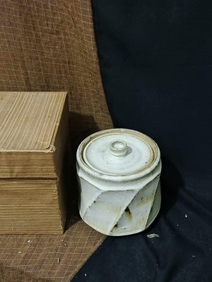 zwx 日本回流 真正的 萩燒 老水指 茶葉罐，寬13.7CM，高1