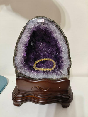 [999玉石坊]*頂級艷紫烏拉圭金型紫水晶洞(重6.2公斤)*5680元出清.市價14800元