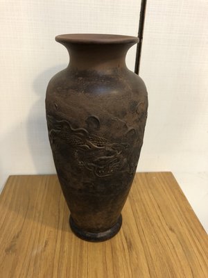 【石更商行】古龍紋紫砂花瓶（有裂痕）