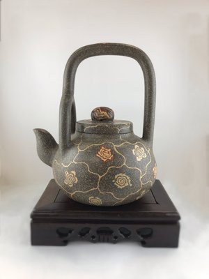 《二十五年經典宜興紫砂壺》提梁壺、大約400cc、$9800
