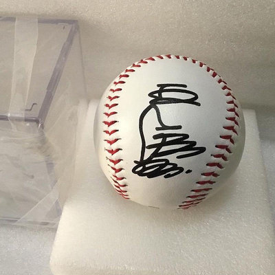 NPB日本職棒 巨人隊 世界全壘打王 棒球之神 (王貞治) 親筆簽名球，隊徽LOGO紀念球，送收藏框1個