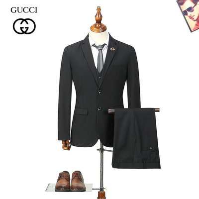 【Gucci 】 2024SS新款男士三件套西裝套裝 官網同步頂級西裝外套 ！高精度重磅工藝！ 非常顯休閑帥 NO85737