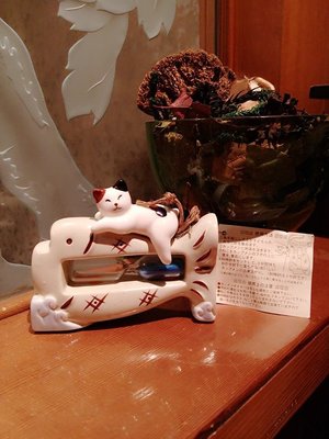 【阿波的窩 Apo's house】《貓週邊商品及展覽佈置》日本進口 趴在丼魚上面的貓 藍色沙漏 3分鐘泡麵計時器