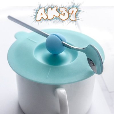 《AK37》圓球造型把手可放小湯匙小咖啡匙矽膠防塵杯蓋矽膠杯蓋馬克杯蓋防漏杯蓋婚禮小物交換禮物-藍色