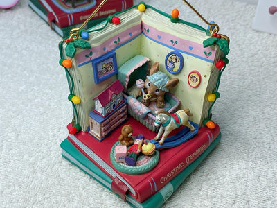 現貨enesco兒童房木馬搖籃嬰兒床縫紉機老鼠玩具禮物裝飾o