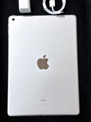 【直購價:5,900元】Apple 第六代 iPad 9.7 Wi-Fi 32GB 銀色 (9成新) ~ 可用舊機貼換