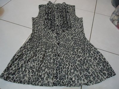 Bt batier ITALY 黑白豹紋無袖摺衣短洋裝,10%蠶絲,肩寬35.5cm,胸寬44cm,少穿降價大出清