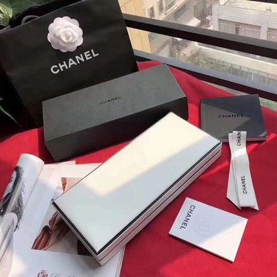 Suki~ 原版 Chanel 白色 黑色内裡 手錶盒 方形 长条 配件套裝 卡片 說明書