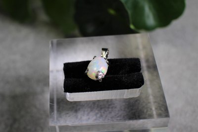 【茶香藝品小舖】Opal澳洲天然水晶蛋白石925純銀墜子1.15ct