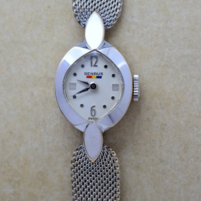 《寶萊精品》Benrus 貝羅司銀乳白菱型手動女子錶