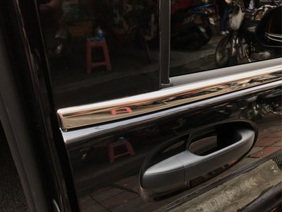 M-Benz V-Class Vito 250D 不鏽鋼前窗緣飾條