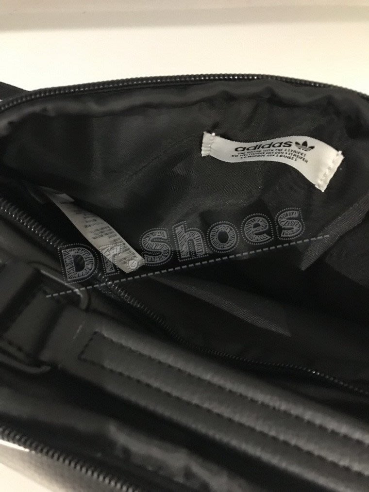 Adidas mini vintage outlet airliner bag