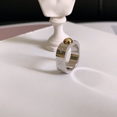 LV路易威登鉚釘戒指 戒面LVlogo印花 簡單高檔 18k包金  三色金 美碼678齊全 時尚 優雅 時髦 氣