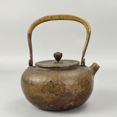 。敬銅造日本銅壺日本老銅壺。口打出炮口。使用過，
