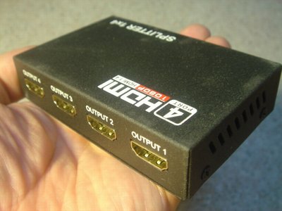 HDMI放大器/分配器 一進四出/1進4出/1分4 支援1.4版/3D  Splitter 中繼器 桃園《蝦米小鋪》