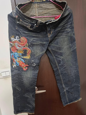 日本原裝圖騰鬼洗牛仔褲 L size 原價8999 穿過一次