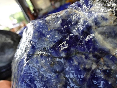 《藍晶寶石玉石特賣→〈原石系列→天然色深清透南非藍寶石原礦〈1680公克→N3