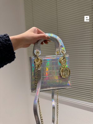 【熱銷】新款Dior高級戴妃包 手提包單肩包斜背包 原版五金超洋氣 人手必備 折疊禮盒