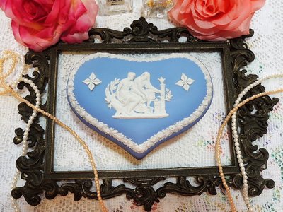 紫丁香歐陸古物雜貨♥*英國名品 Wedgwood 希臘神話故事人物碧玉浮雕水藍色愛心形狀珠寶盒