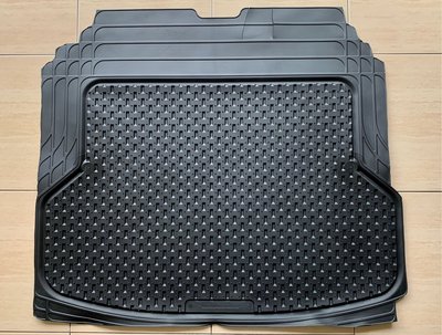 Audi Q3 12-18年 後行李箱 防水墊、托盤、防水托盤，橡膠材質。另有原廠橡膠 腳踏墊