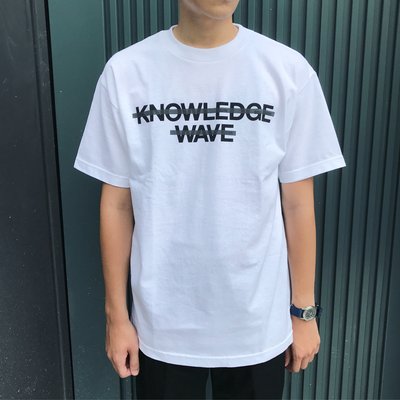 【 WEARCOME 】KNOW WAVE - KNOWLEDGE WAVE TEE 短袖 字樣／白