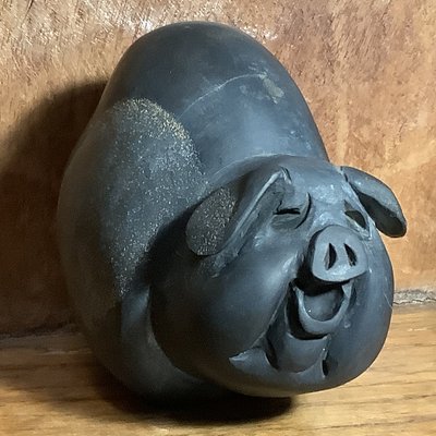 【黑狗兄】石雕豬一隻 黑毛豬 E-01
