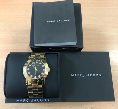 MARC BY MARC JACOBS AMY 黑色錶盤 水晶鑽刻度 金色不鏽鋼錶帶 石英女士手錶 MBM3334