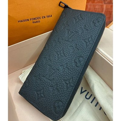 Louis Vuitton Wallet Taurillon Leather Zippy Vertical M69047 Black