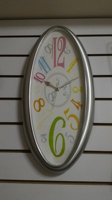 【Timezone Shop】 繽紛系列 楕圓形 彩色數字 時鐘/掛鐘/clock/壁鐘