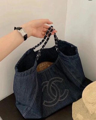【日本二手】爆款Chanel牛仔 專柜最新款復古購物袋  簡單的純色大上粗鏈條  將來定能成為Vintage款皮質超級軟 雖9993